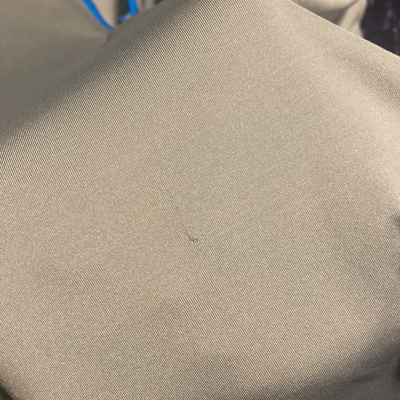 Under Armour allseasongear lightweight 1/4 zip jacket. Size medium gray - Picture 5 of 5